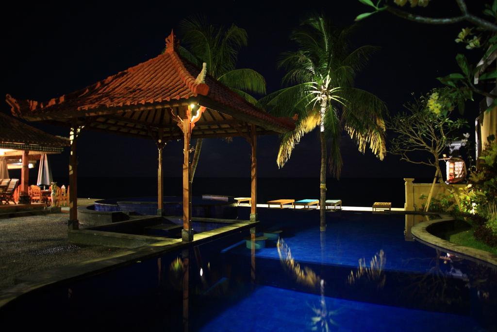Paradise Palm Beach Bungalows And Dive Center Tulamben Екстериор снимка