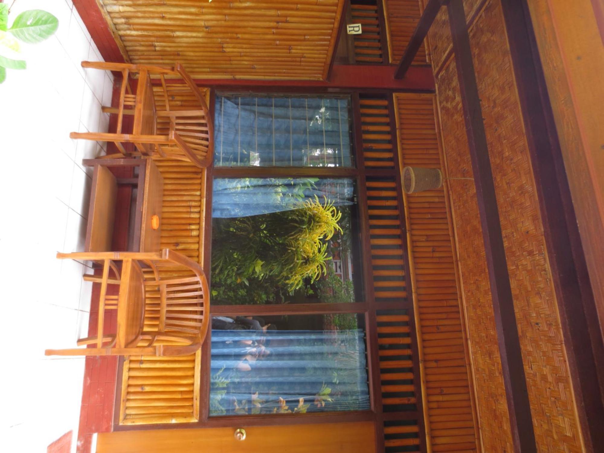 Paradise Palm Beach Bungalows And Dive Center Tulamben Екстериор снимка