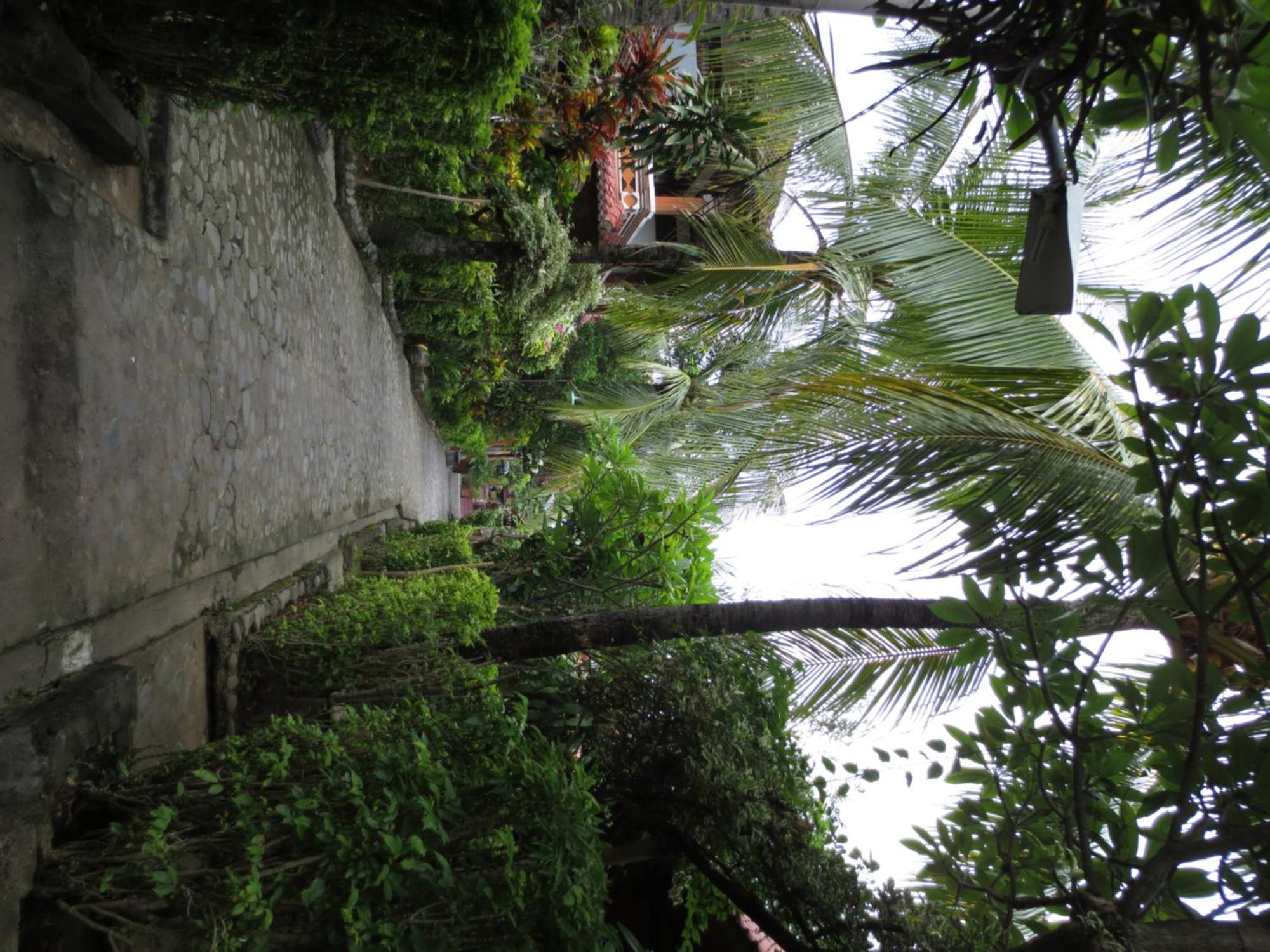 Paradise Palm Beach Bungalows And Dive Center Tulamben Екстериор снимка