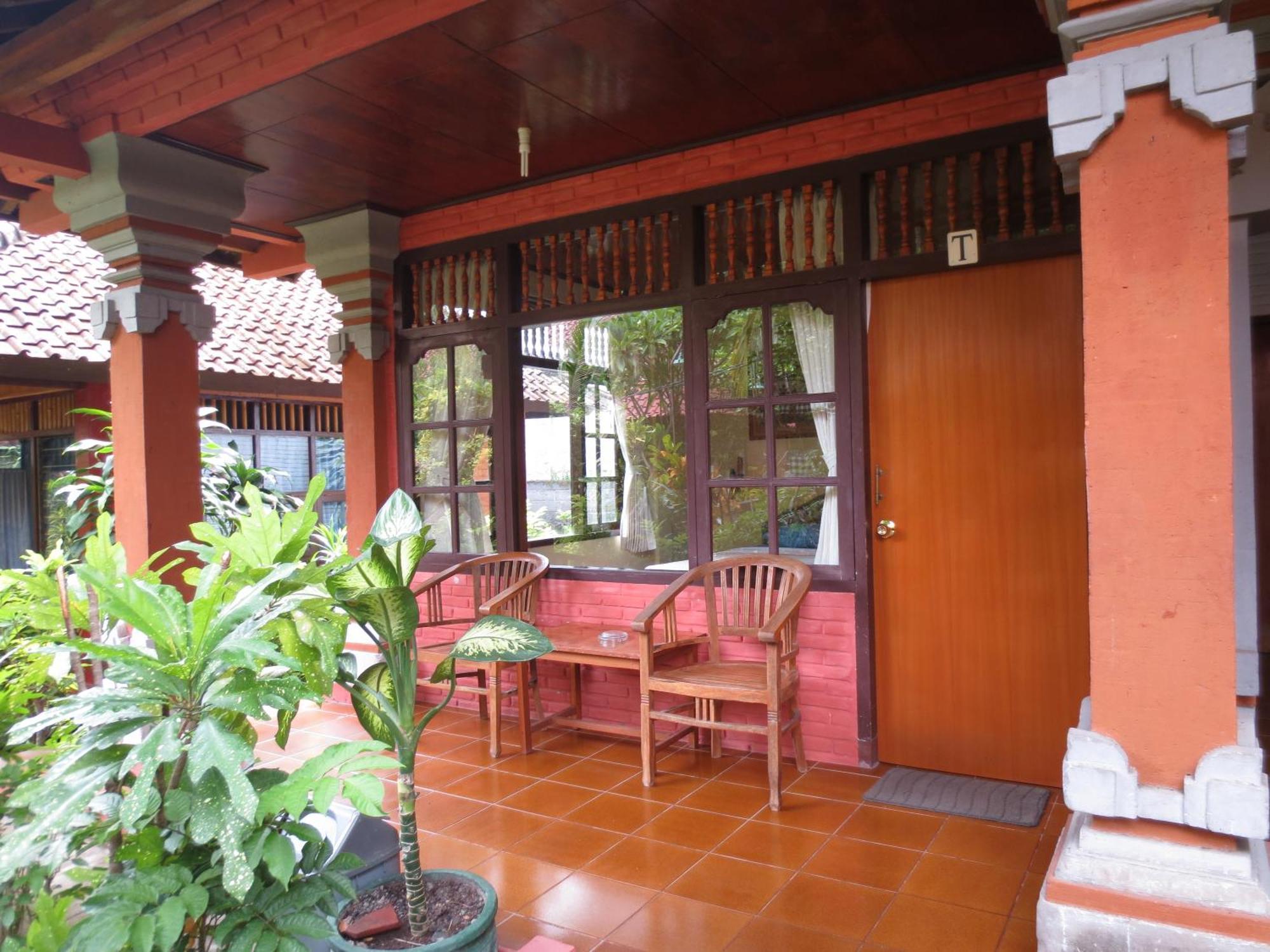 Paradise Palm Beach Bungalows And Dive Center Tulamben Екстериор снимка
