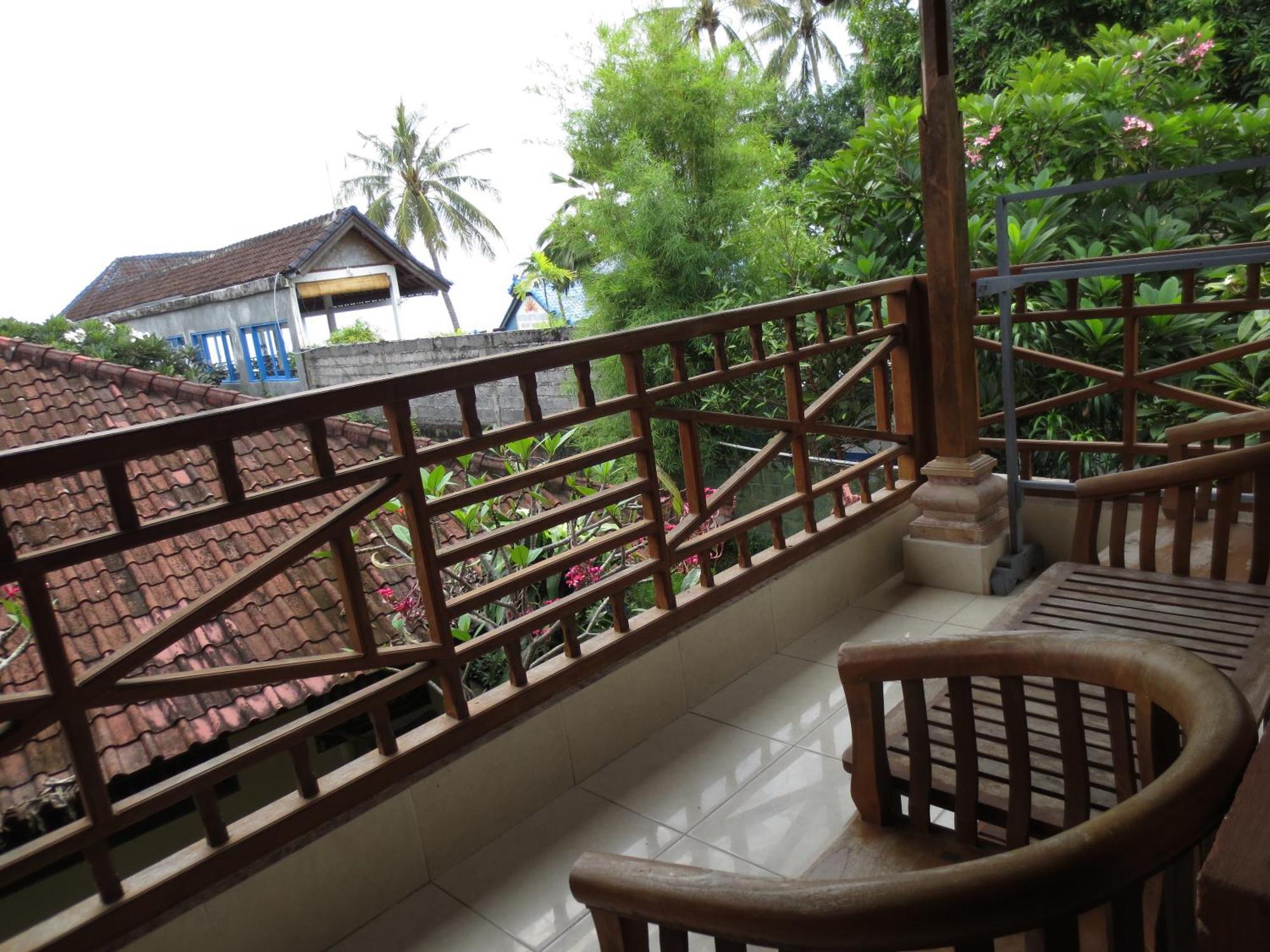 Paradise Palm Beach Bungalows And Dive Center Tulamben Екстериор снимка