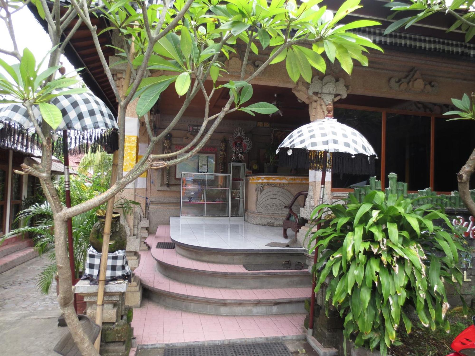 Paradise Palm Beach Bungalows And Dive Center Tulamben Екстериор снимка
