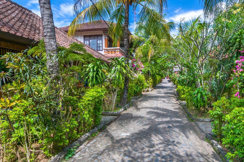 Paradise Palm Beach Bungalows And Dive Center Tulamben Екстериор снимка