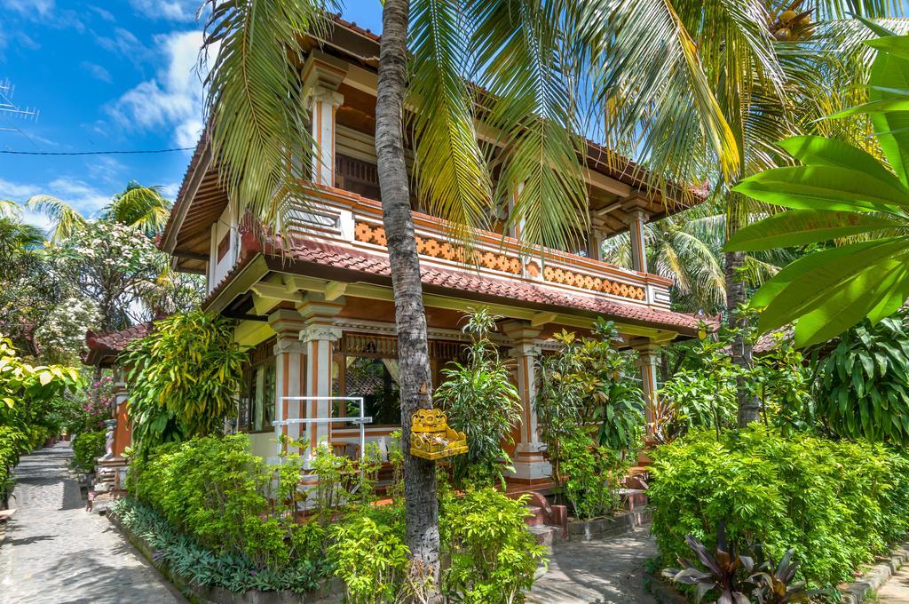 Paradise Palm Beach Bungalows And Dive Center Tulamben Екстериор снимка