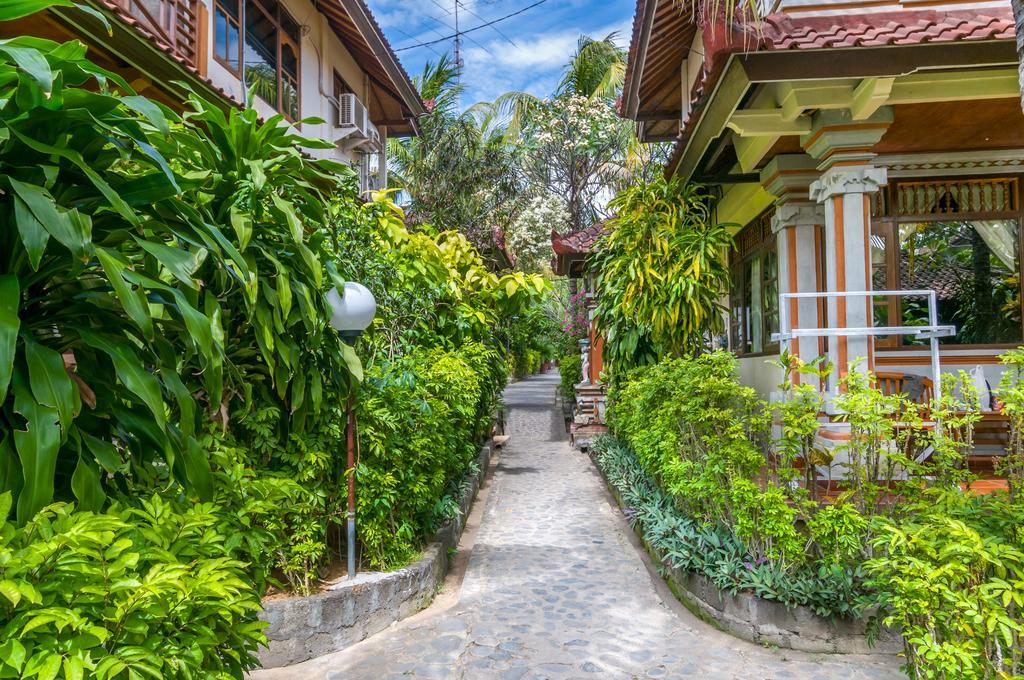 Paradise Palm Beach Bungalows And Dive Center Tulamben Екстериор снимка