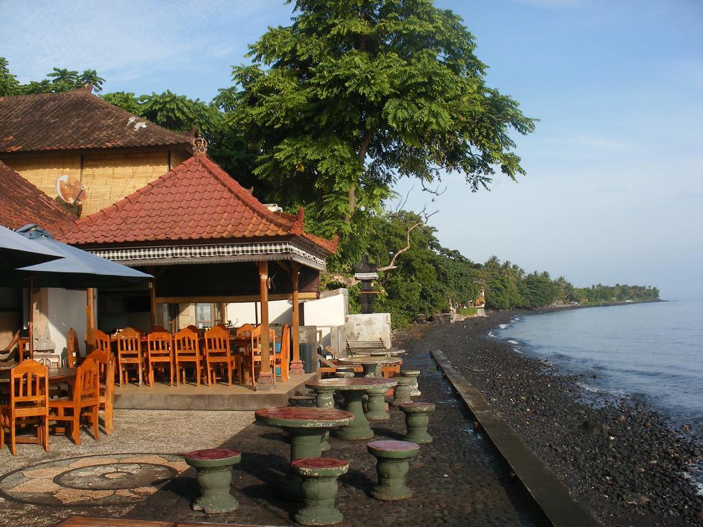 Paradise Palm Beach Bungalows And Dive Center Tulamben Екстериор снимка