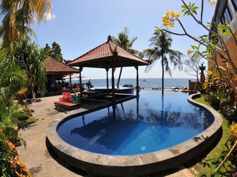 Paradise Palm Beach Bungalows And Dive Center Tulamben Екстериор снимка