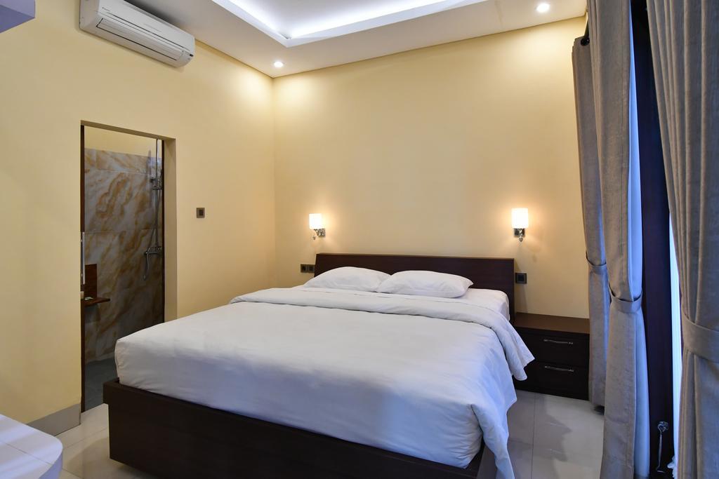 Paradise Palm Beach Bungalows And Dive Center Tulamben Екстериор снимка