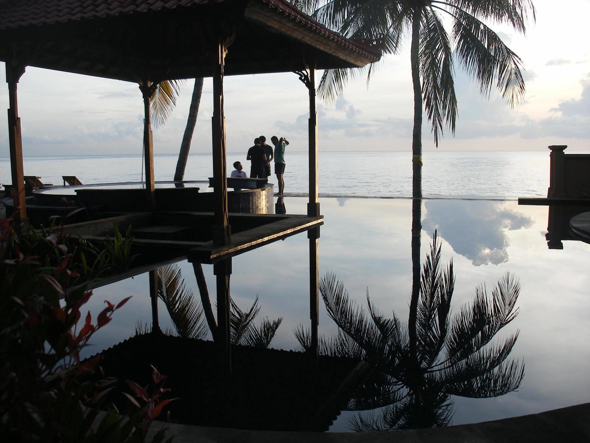 Paradise Palm Beach Bungalows And Dive Center Tulamben Екстериор снимка