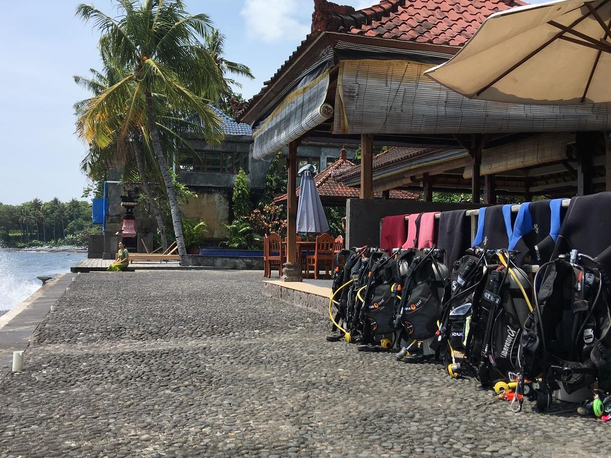 Paradise Palm Beach Bungalows And Dive Center Tulamben Екстериор снимка